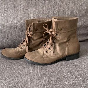 Brown combat boot